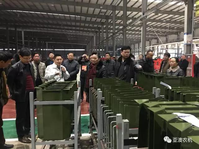 各級(jí)領(lǐng)導(dǎo)參觀亞澳粉體智能涂裝產(chǎn)線 各級(jí)領(lǐng)導(dǎo)參觀亞澳粉體智能涂裝產(chǎn)線